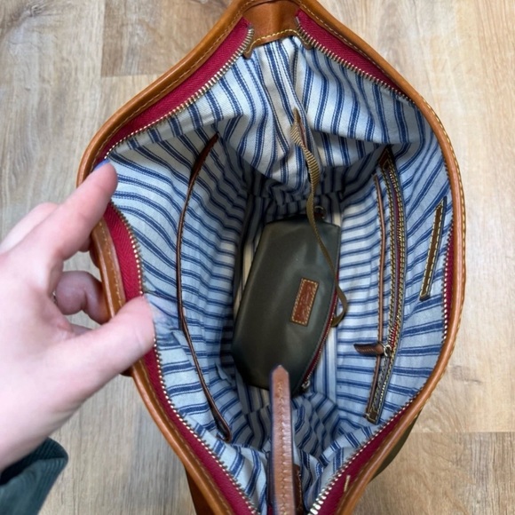 Dooney& Bourke  Green Shoulder Bag with Pouch - Picture 3 of 12